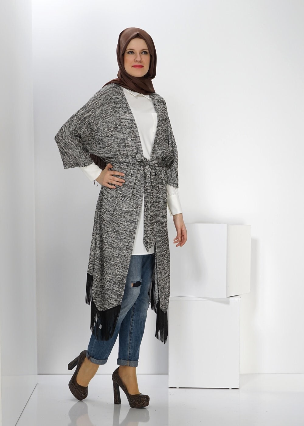 Tesettür giyim SİYAH PÜSKÜL DETAYLI TUNİK 4543