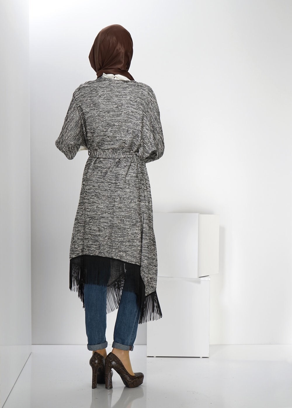 Tesettür giyim SİYAH PÜSKÜL DETAYLI TUNİK 4543