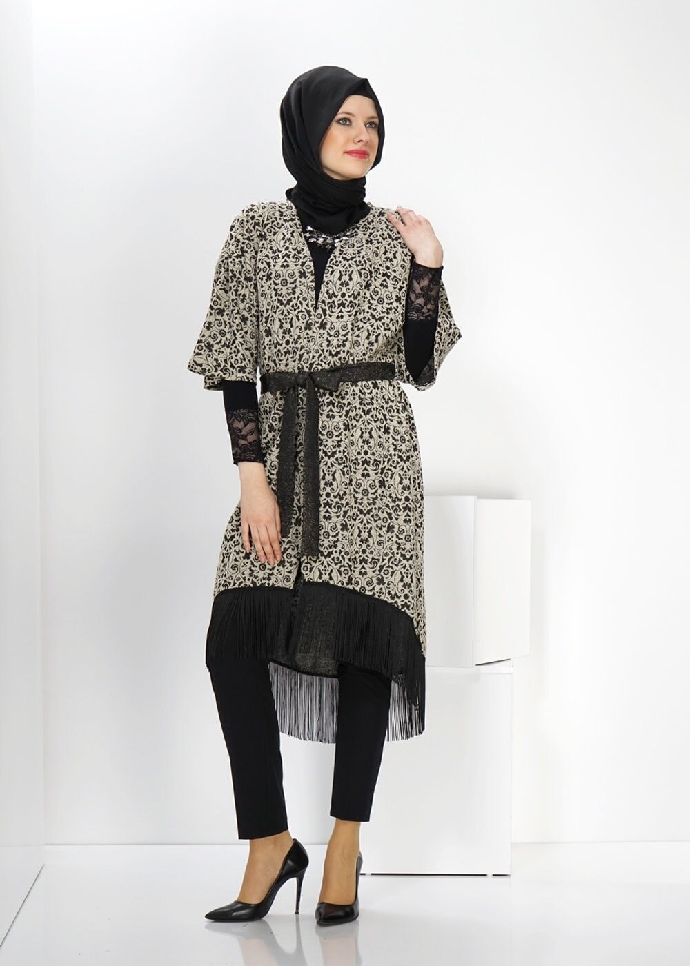 Tesettür giyim SİYAH PÜSKÜL DETAYLI TUNİK 4556