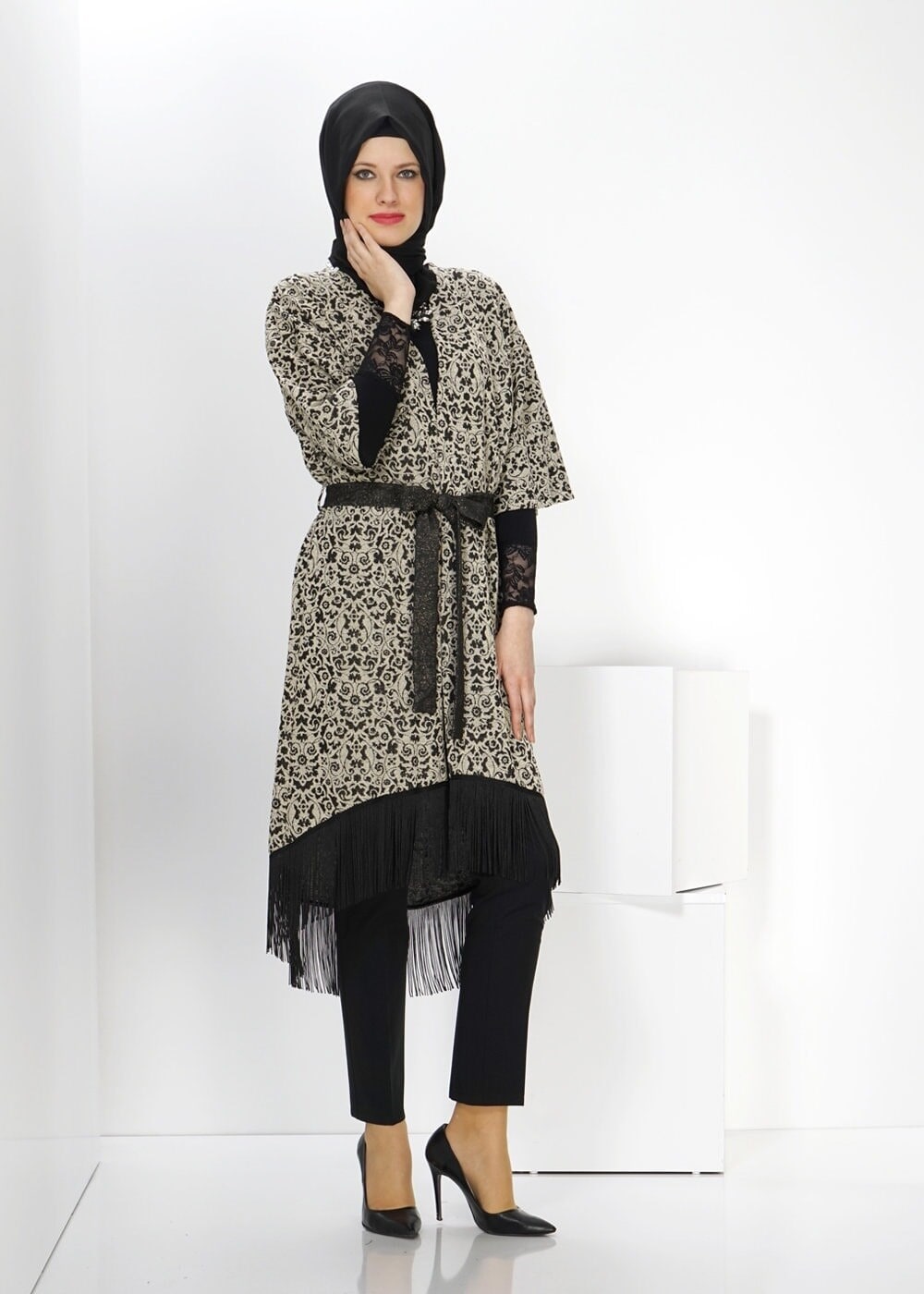 Tesettür giyim SİYAH PÜSKÜL DETAYLI TUNİK 4556