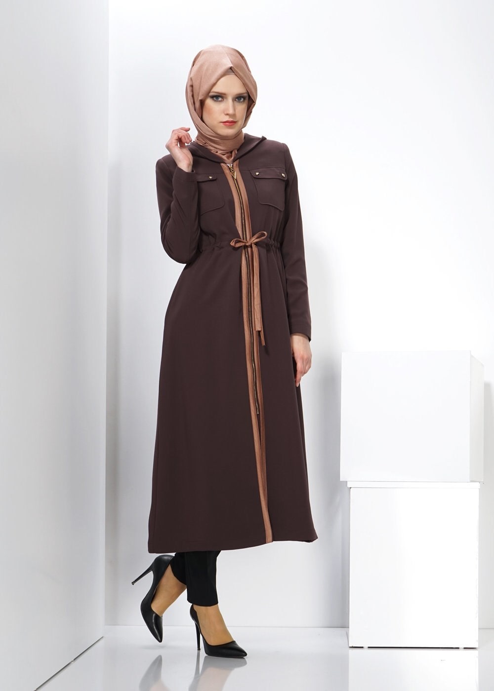 Tesettür giyim KAHVE CEPLİ FERMUARLI KAPÜŞONLU TRENÇKOT 1344 