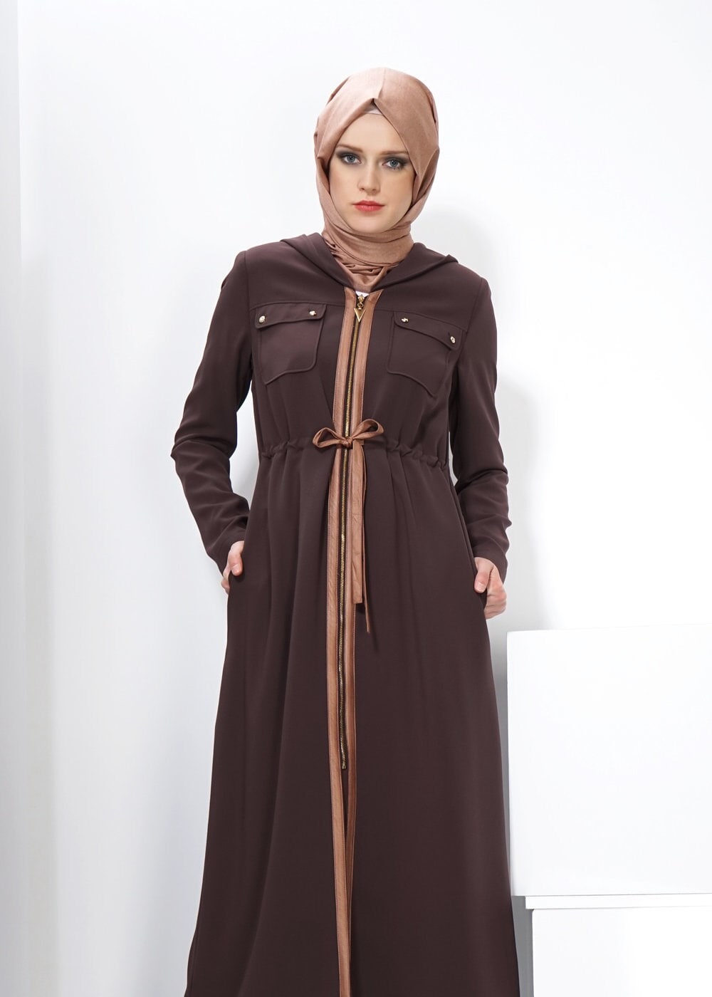 Tesettür giyim KAHVE CEPLİ FERMUARLI KAPÜŞONLU TRENÇKOT 1344 