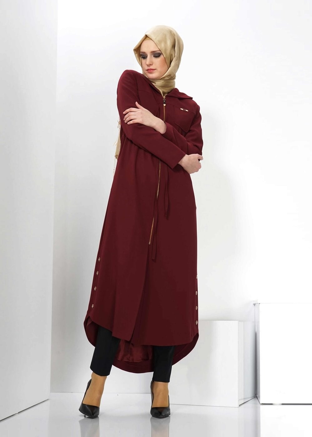 Tesettür giyim BORDO KAPÜŞONLU TRENÇKOT 1373
