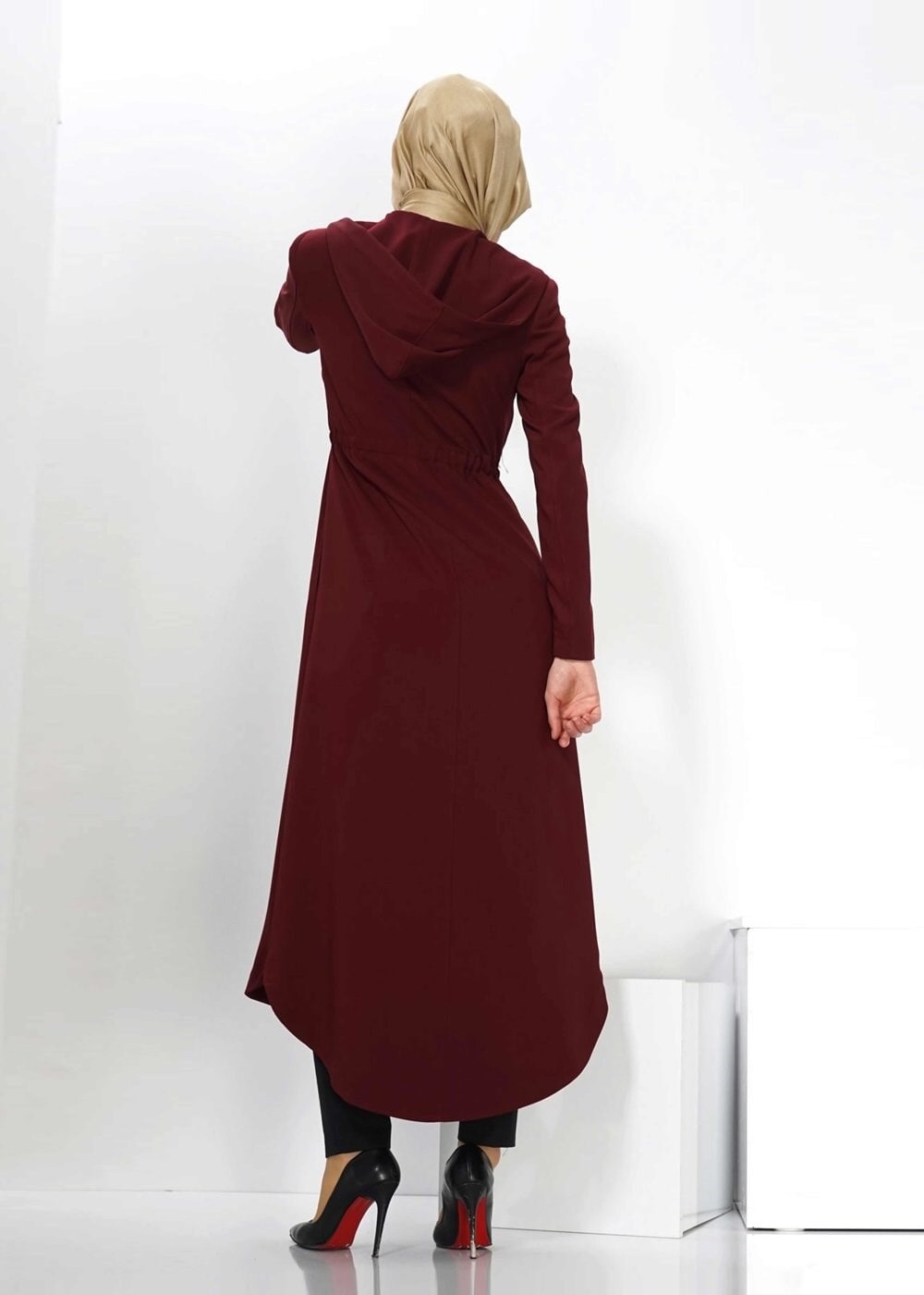 Tesettür giyim BORDO KAPÜŞONLU TRENÇKOT 1373