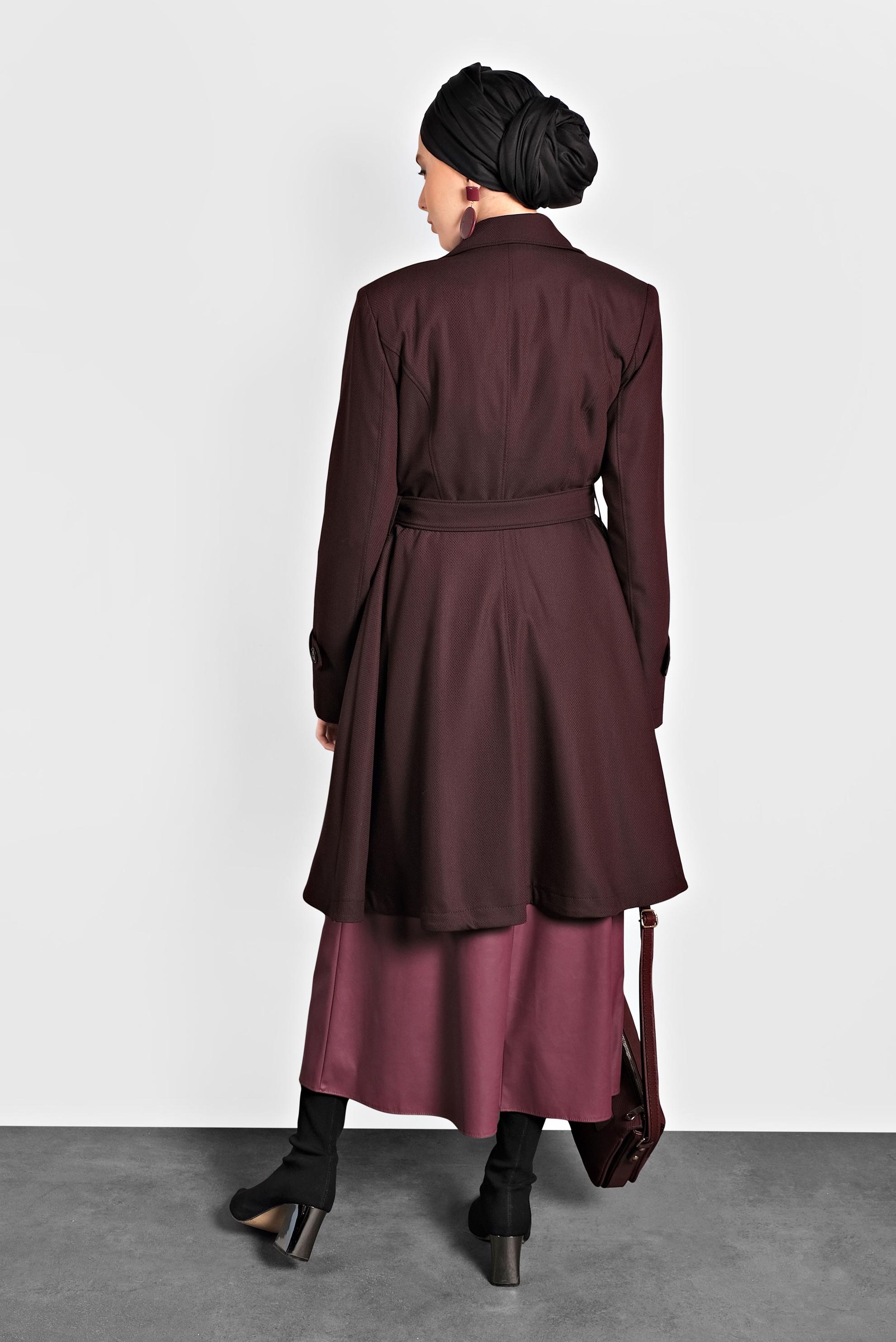 Tesettür giyim BORDO ETEĞİ VOLANLI TRENÇKOT 1405