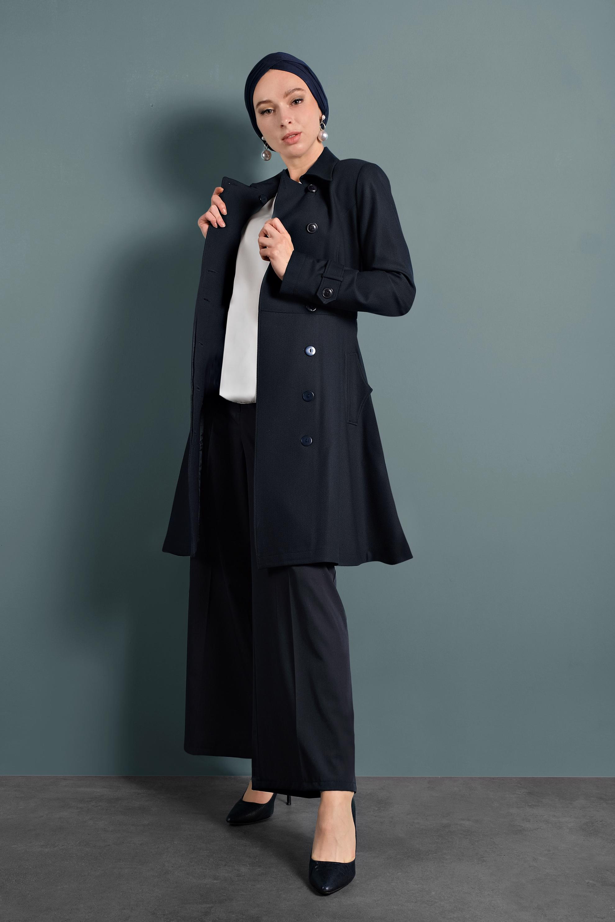 Tesettür giyim LACİVERT ETEĞİ VOLANLI TRENÇKOT 1405