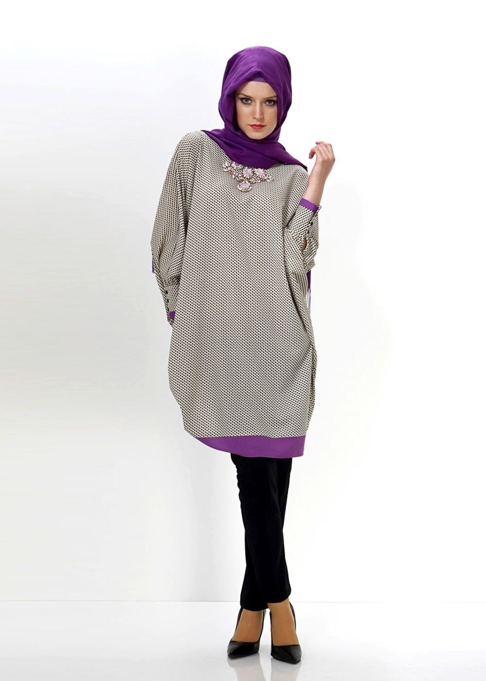 Tesettür giyim BEJ ARKASI DÜĞME DETAYLI TUNİK 4508 