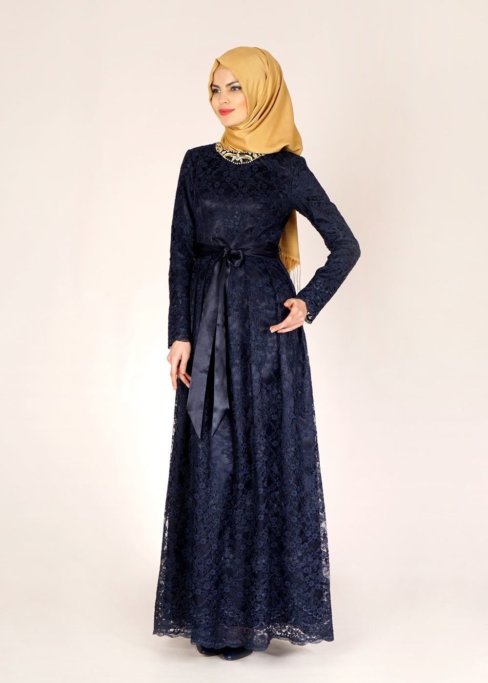 Tesettür giyim LACİVERT İŞLEME DETAYLI PİLİSELİ ABİYE ELBİSE 5040