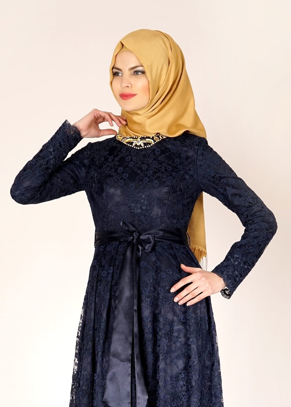 Tesettür giyim LACİVERT İŞLEME DETAYLI PİLİSELİ ABİYE ELBİSE 5040