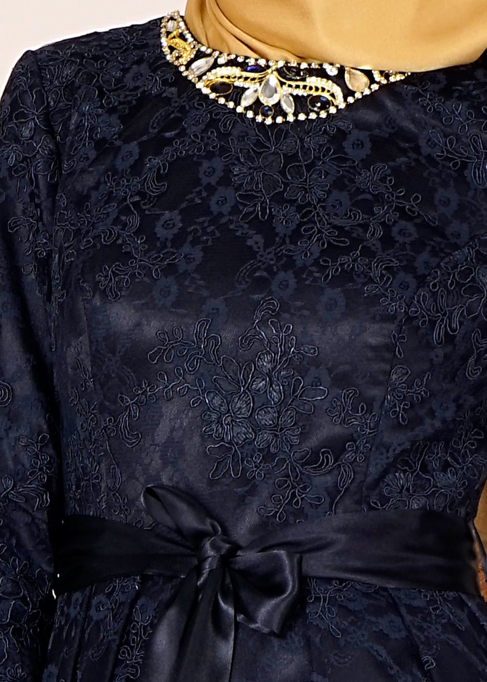 Tesettür giyim LACİVERT İŞLEME DETAYLI PİLİSELİ ABİYE ELBİSE 5040