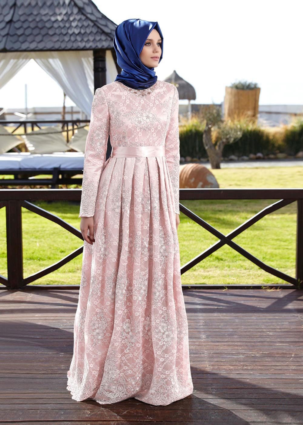 Tesettür giyim PUDRA İŞLEME DETAYLI PİLİSELİ ABİYE ELBİSE 5040