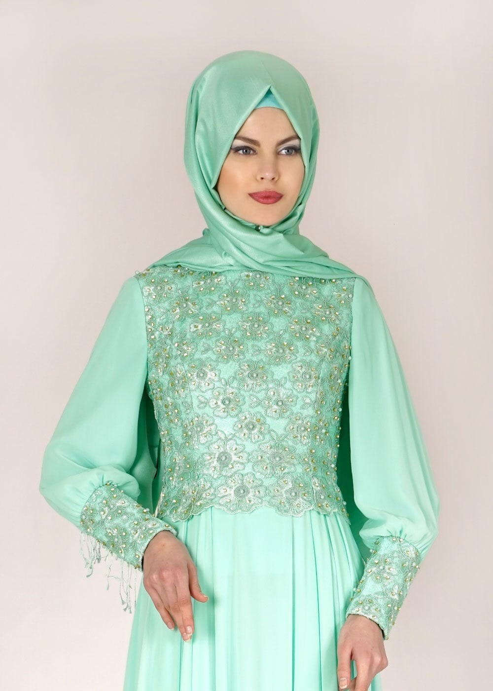 Tesettür giyim YEŞİL İŞLEMELİ TAŞ DETAYLI ABİYE ELBİSE 5048