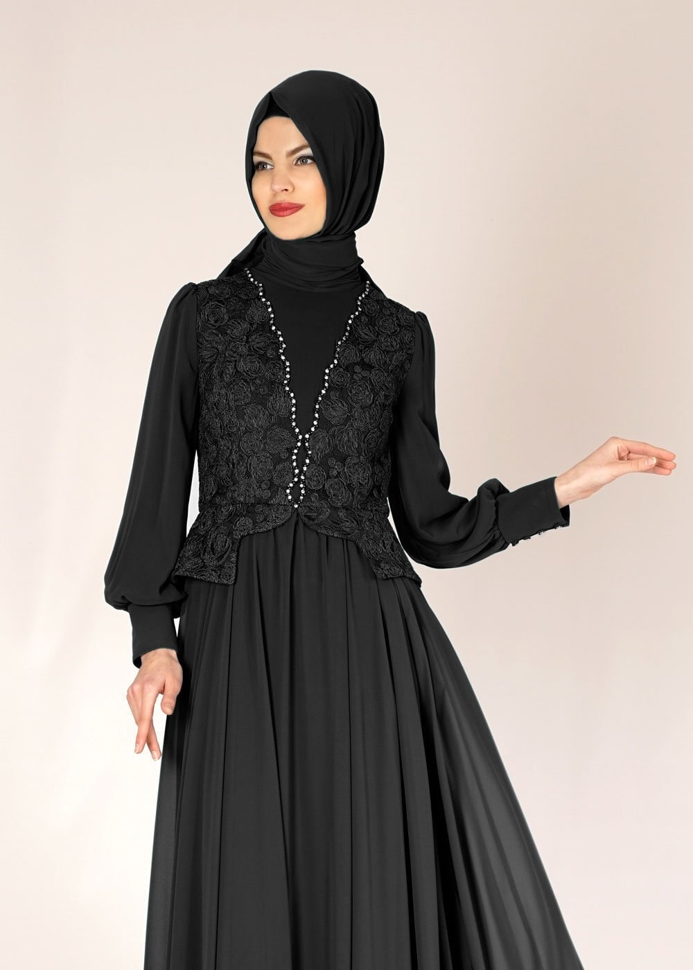 Tesettür giyim SİYAH İŞLEMELİ TAŞ DETAYLI ŞİFON ABİYE ELBİSE 5052  