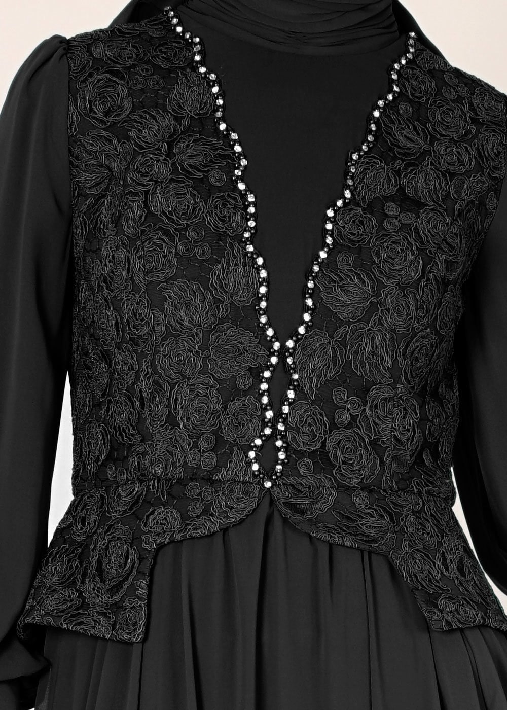 Tesettür giyim SİYAH İŞLEMELİ TAŞ DETAYLI ŞİFON ABİYE ELBİSE 5052  