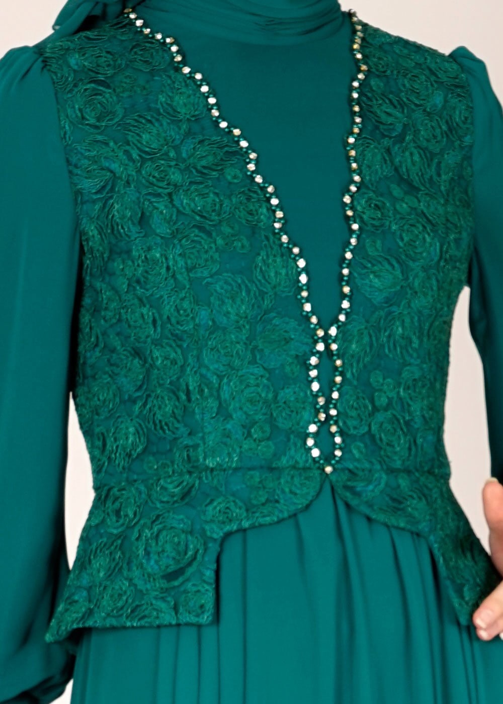 Tesettür giyim YEŞİL İŞLEMELİ TAŞ DETAYLI ŞİFON ABİYE ELBİSE 5052  