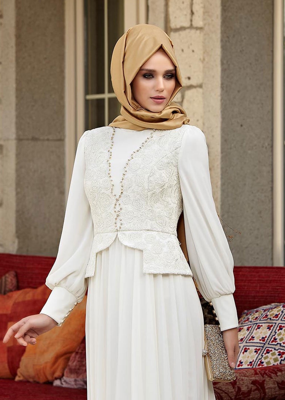 Tesettür giyim BEYAZ İŞLEMELİ TAŞ DETAYLI ŞİFON ABİYE ELBİSE 5052  