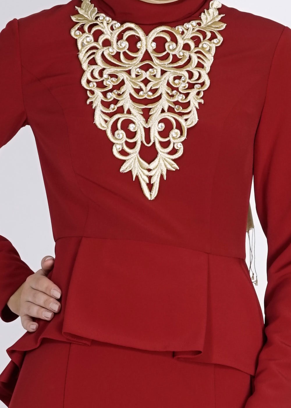 Tesettür giyim BORDO İŞLEME DETAYLI VOLANLI ABİYE 5059 