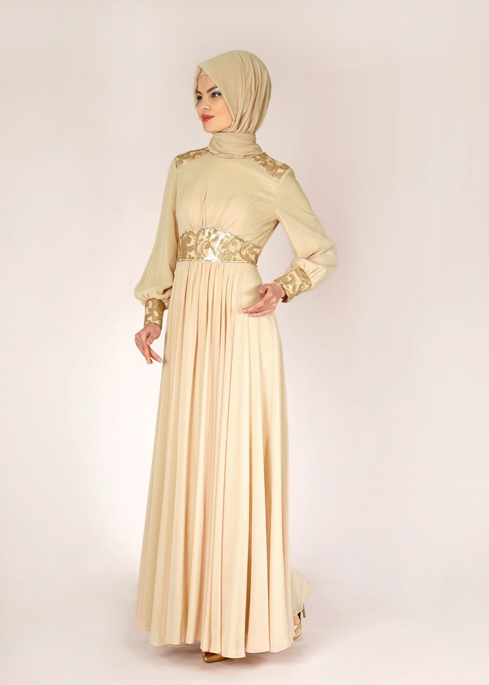 Tesettür giyim BEJ DANTEL DETAYLI TAŞ DÜĞMELİ ABİYE ELBİSE 5068