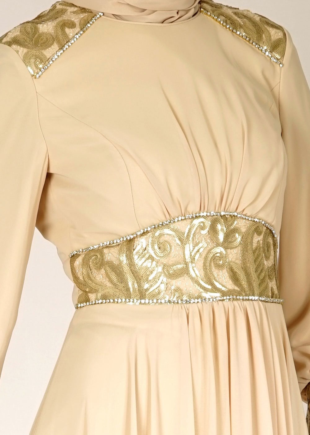 Tesettür giyim BEJ DANTEL DETAYLI TAŞ DÜĞMELİ ABİYE ELBİSE 5068