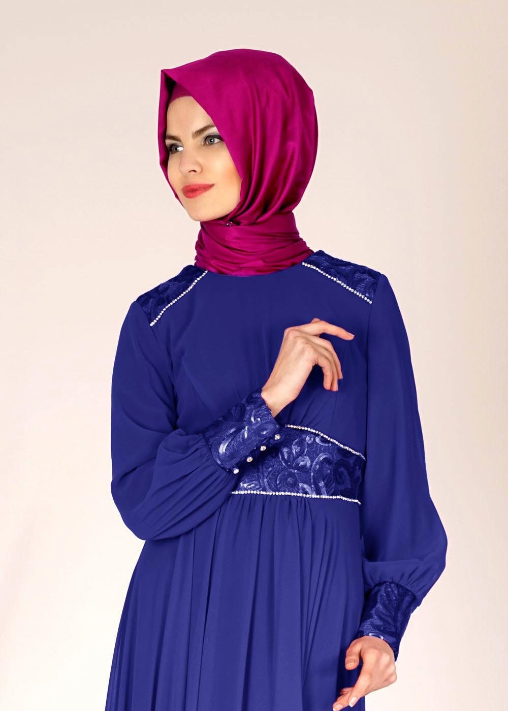 Tesettür giyim LACİVERT DANTEL DETAYLI TAŞ DÜĞMELİ ABİYE ELBİSE 5068