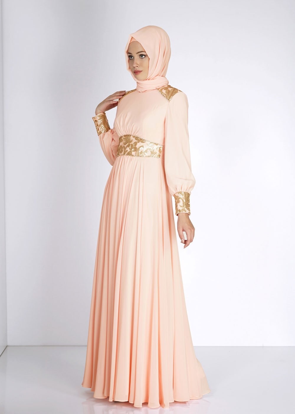 Tesettür giyim PUDRA DANTEL DETAYLI TAŞ DÜĞMELİ ABİYE ELBİSE 5068