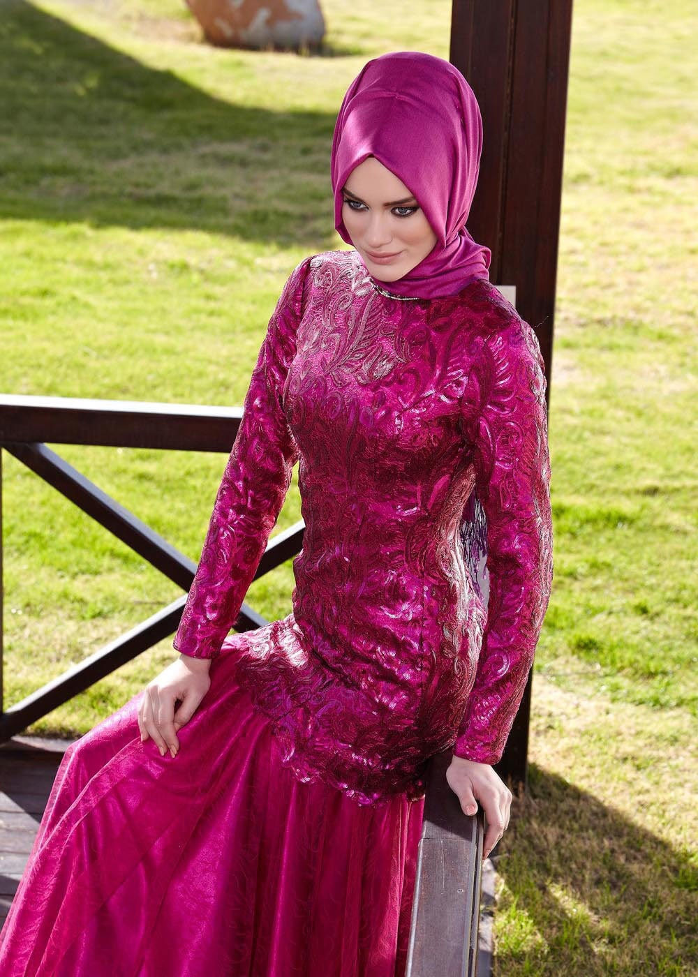 Tesettür giyim FUŞYA DESENLİ ETEK UCU PİLİSELİ ABİYE ELBİSE 5072