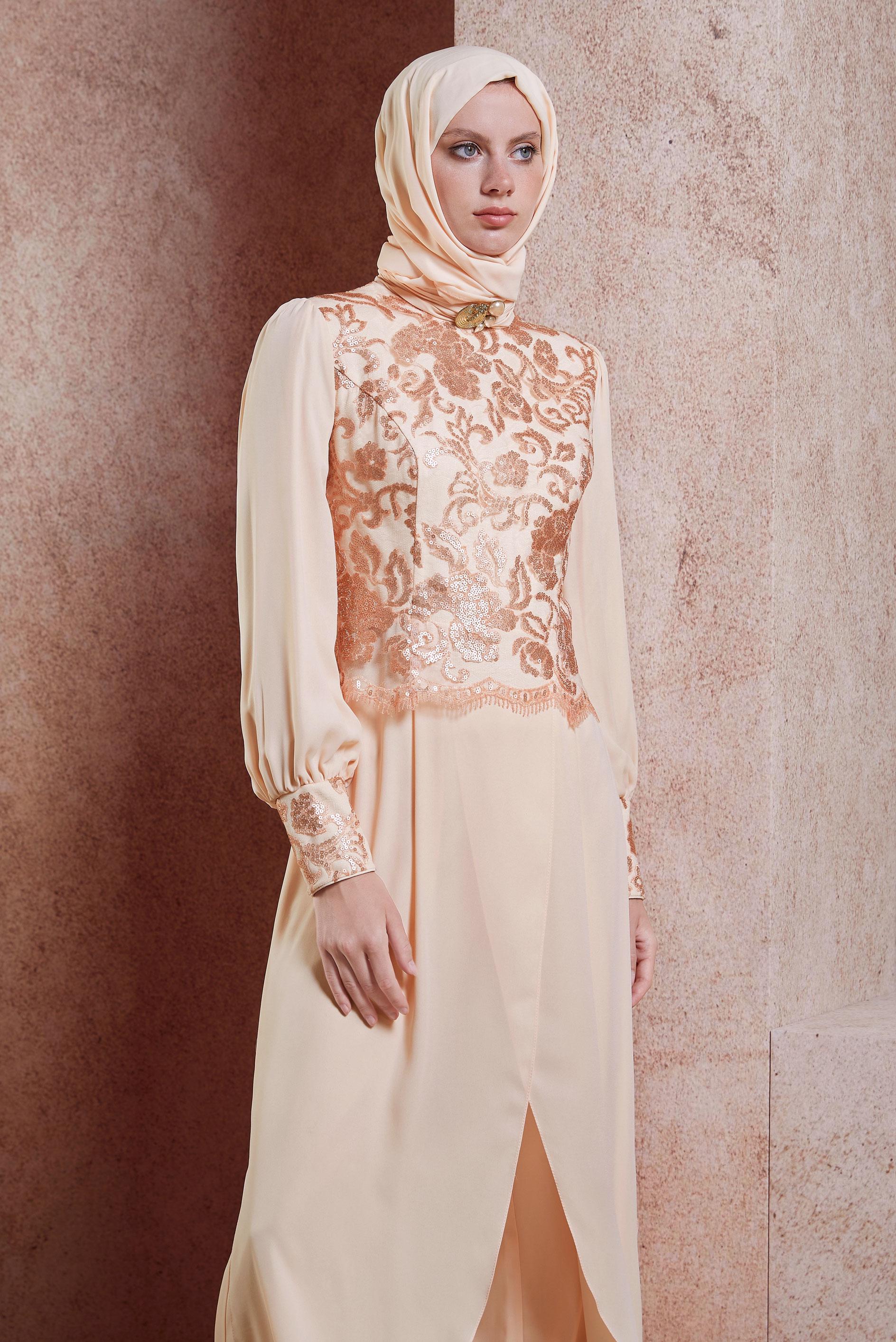 Tesettür giyim EKRU İŞLEMELİ PANTOLONLU ABİYE TAKIM 5076