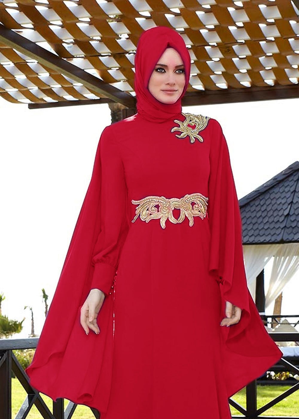 Tesettür giyim KIRMIZI KOLLARI VOLANLI TAŞ İŞLEMELİ ABİYE ELBİSE 5091