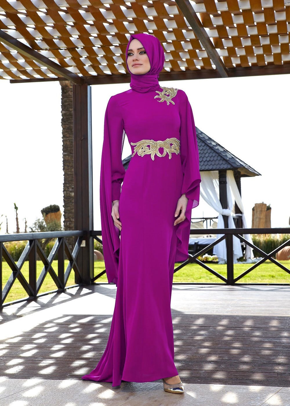 Tesettür giyim MOR KOLLARI VOLANLI TAŞ İŞLEMELİ ABİYE ELBİSE 5091