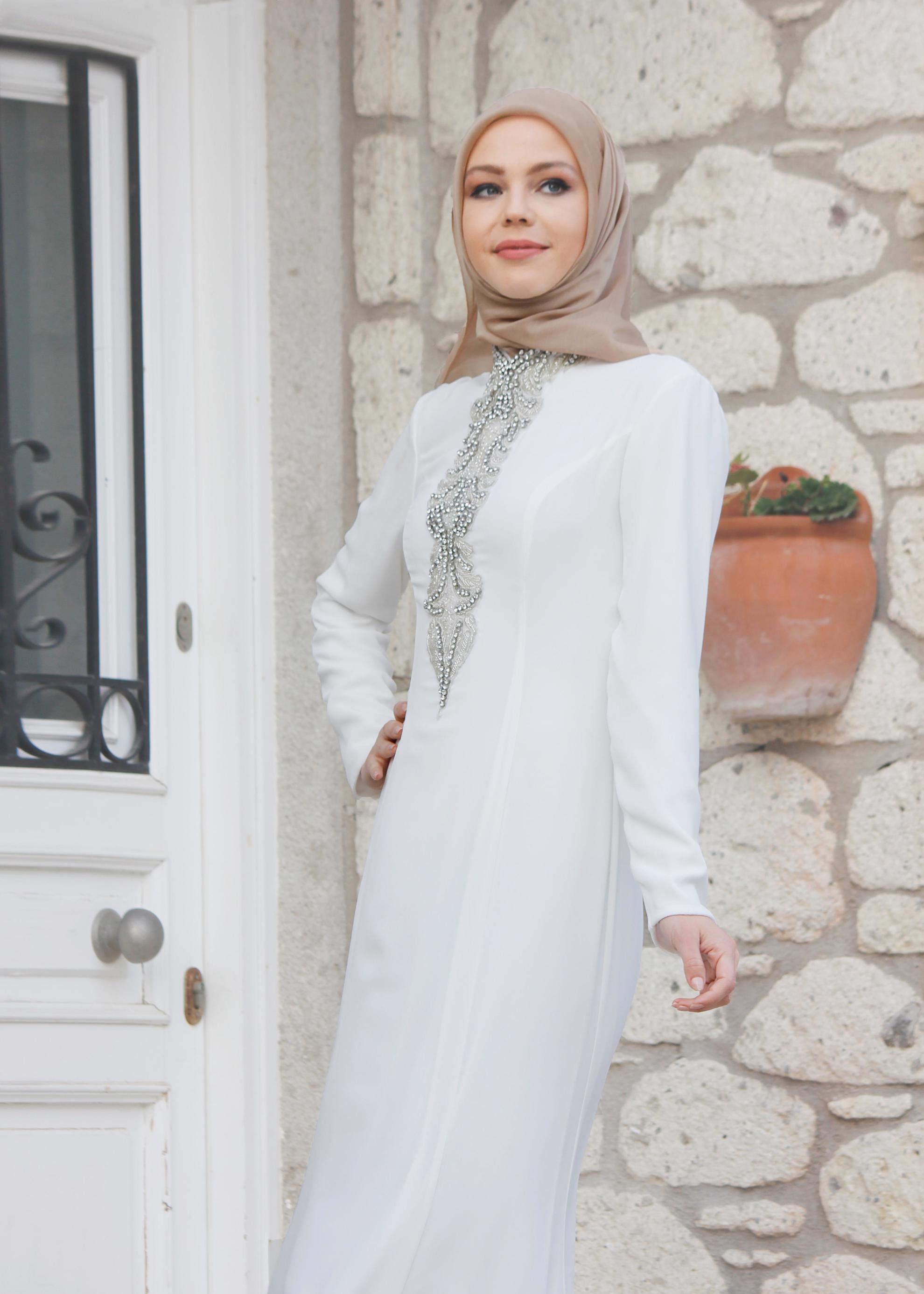 Tesettür giyim BEYAZ TAŞ İŞLEMELİ ABİYE ELBİSE 5093
