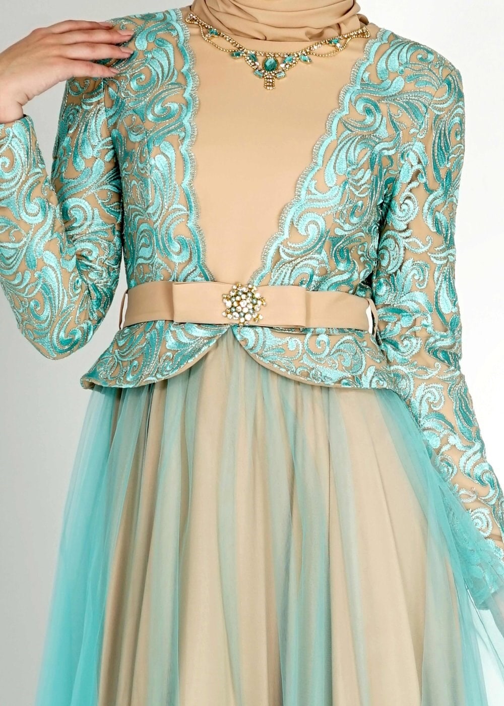 Tesettür giyim YEŞİL ETNİK DESENLİ TÜLLÜ ABİYE ELBİSE 5112