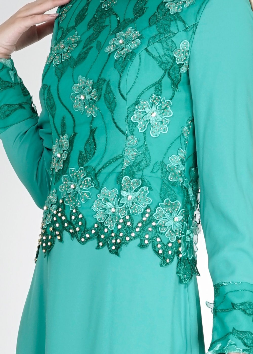 Tesettür giyim MAVİ ÜÇ BOYUTLU ÇİÇEK DETAYLI TAŞLI ABİYE ELBİSE 5127