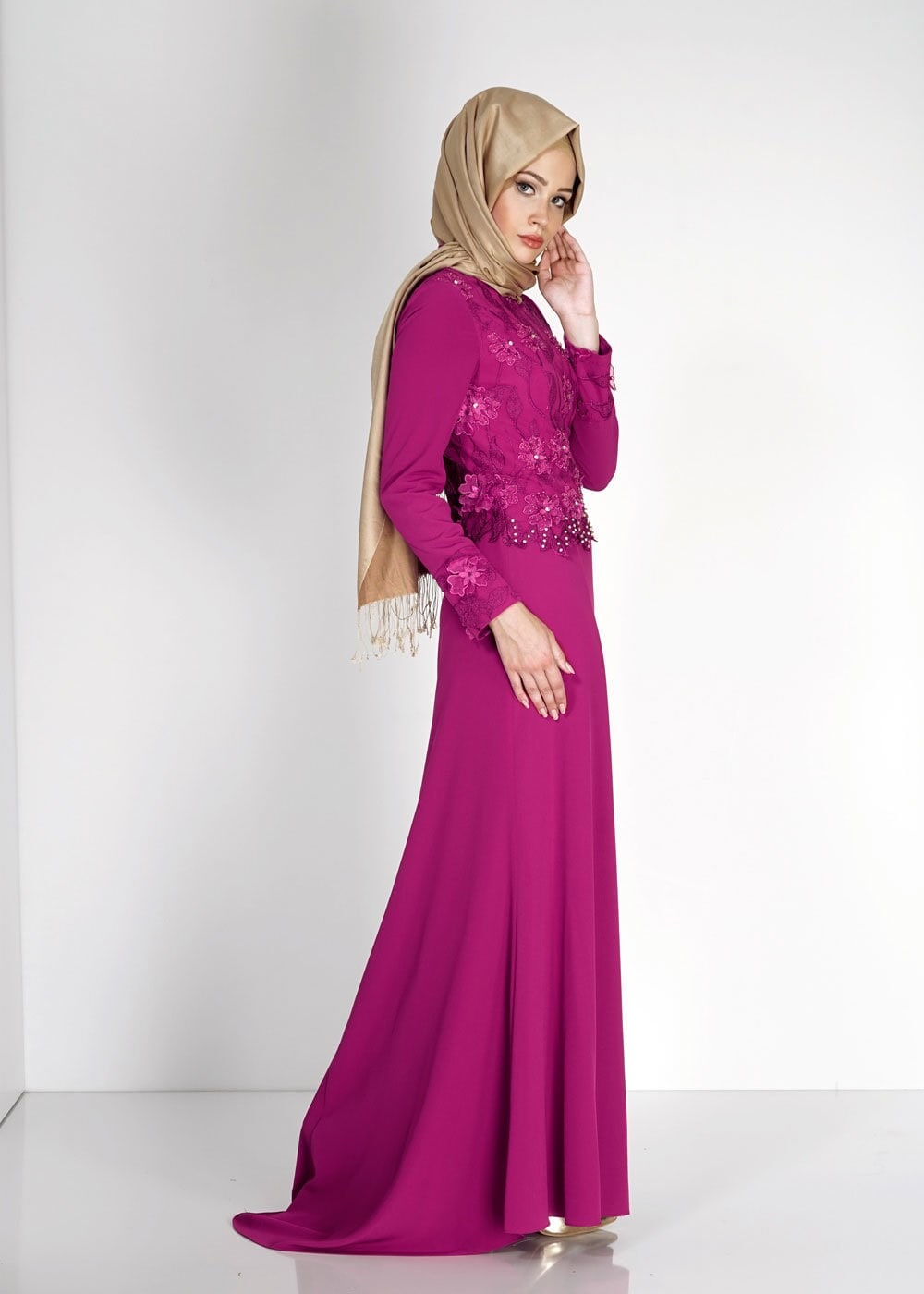 Tesettür giyim FUŞYA ÜÇ BOYUTLU ÇİÇEK DETAYLI TAŞLI ABİYE ELBİSE 5127