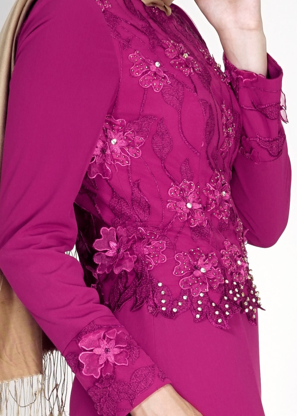 Tesettür giyim FUŞYA ÜÇ BOYUTLU ÇİÇEK DETAYLI TAŞLI ABİYE ELBİSE 5127