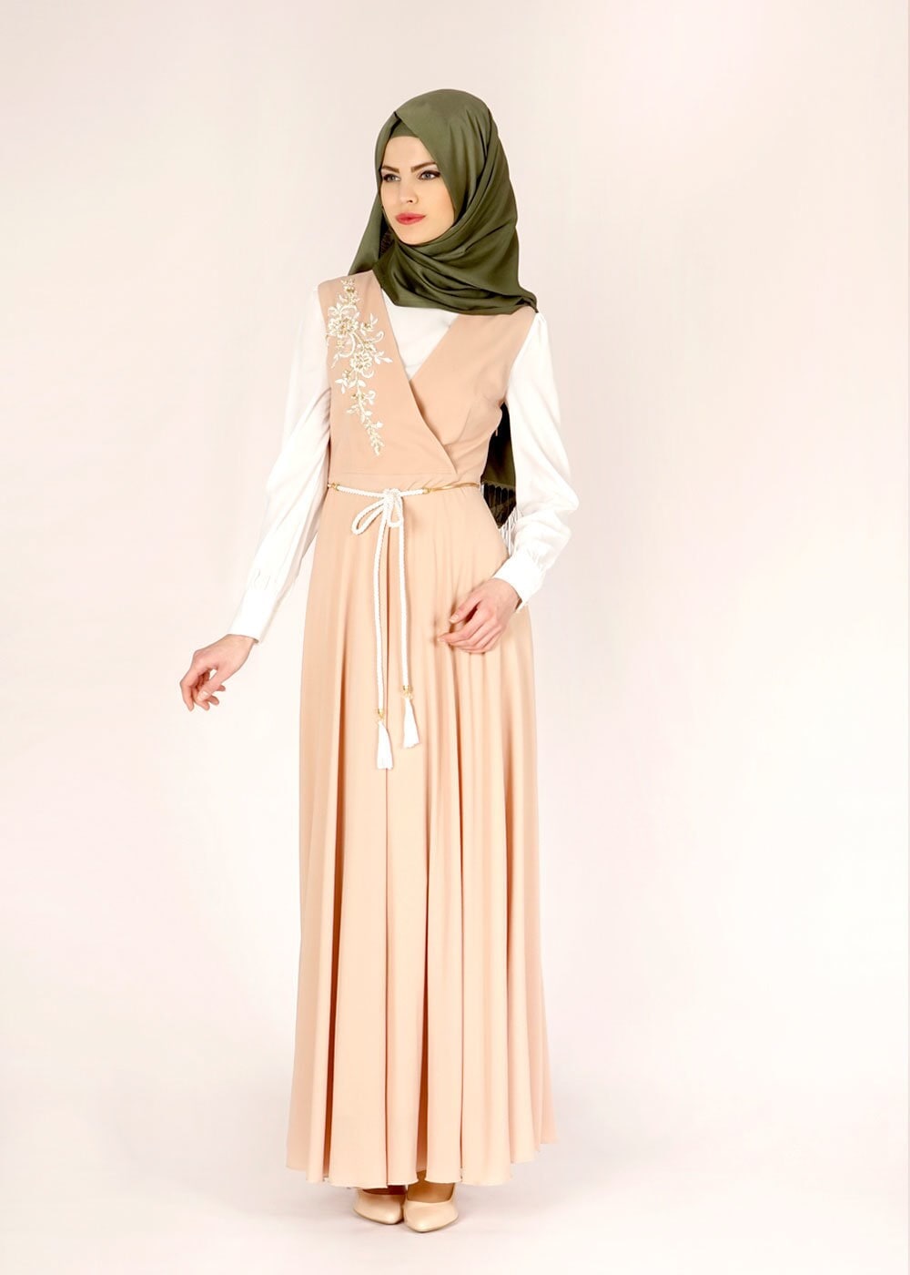 Tesettür giyim BEJ NAKIŞ DETAYLI ELBİSELİ TAKIM 4687