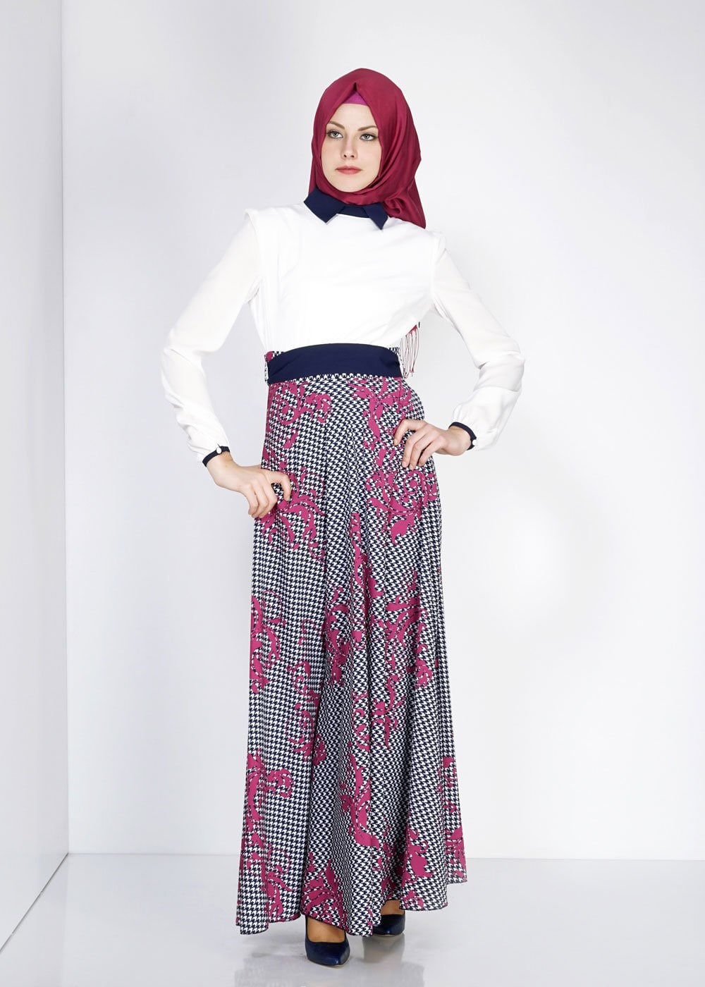 Tesettür giyim FUŞYA KAZAYAĞI DESENLİ DÜĞME DETAYLI KREP ELBİSE 4745 