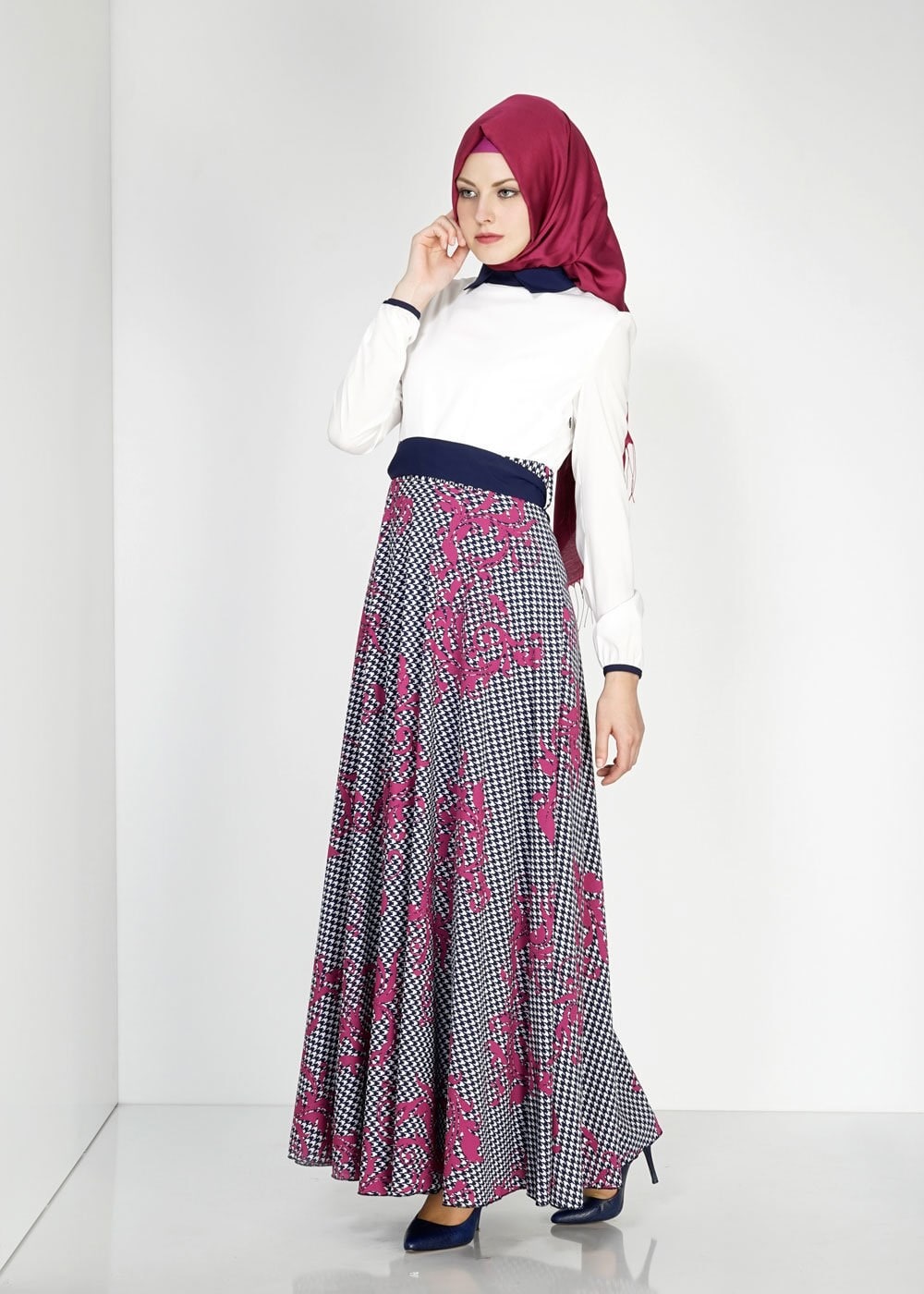 Tesettür giyim FUŞYA KAZAYAĞI DESENLİ DÜĞME DETAYLI KREP ELBİSE 4745 
