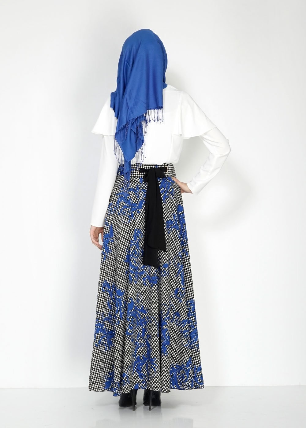 Tesettür giyim LACİVERT DESENLİ ARKASI BAĞLAMA DETAYLI KREP ETEK 6700