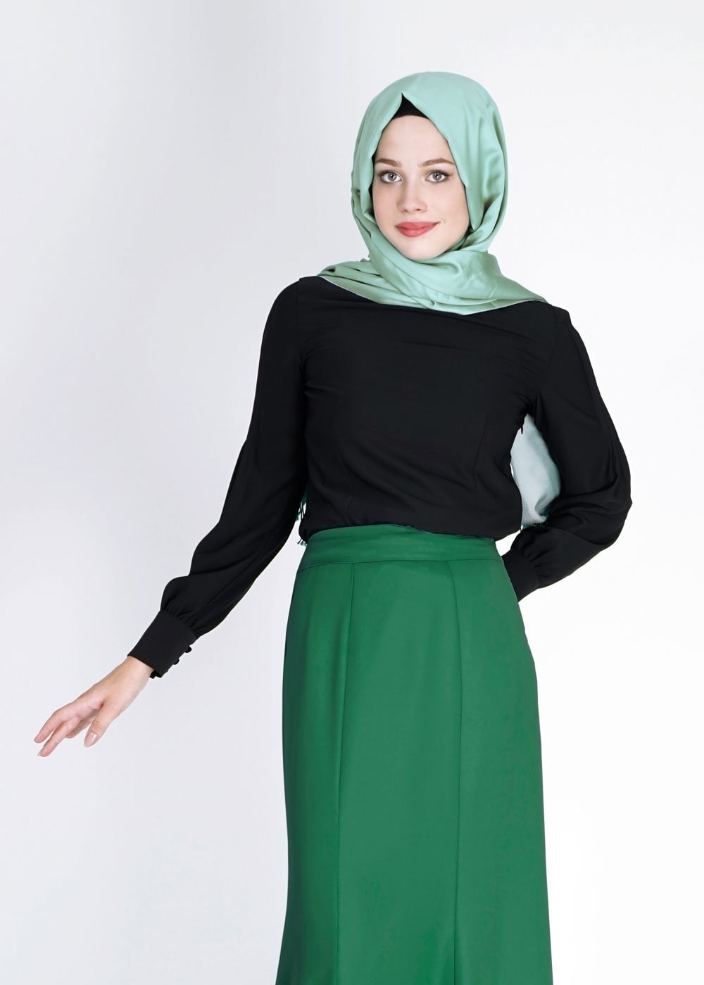 Tesettür giyim YEŞİL ETEK UCU İŞLEME DETAYLI ETEK 6702