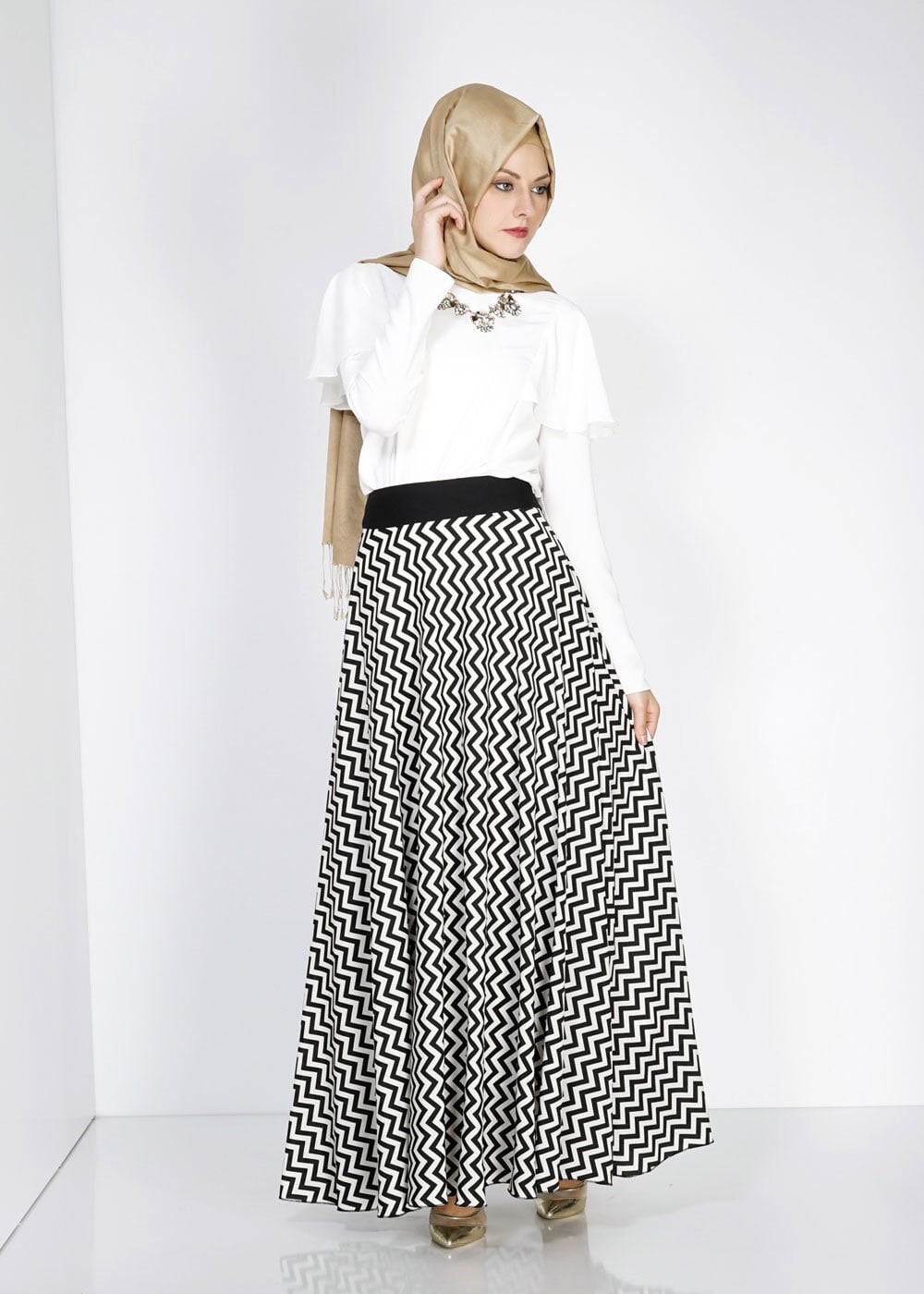 Tesettür giyim SİYAH ZİKZAK DESENLİ KUŞAKLI KREP ETEK 6709