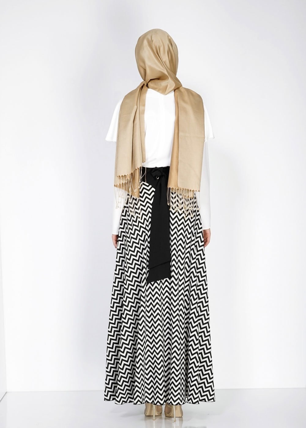 Tesettür giyim SİYAH ZİKZAK DESENLİ KUŞAKLI KREP ETEK 6709