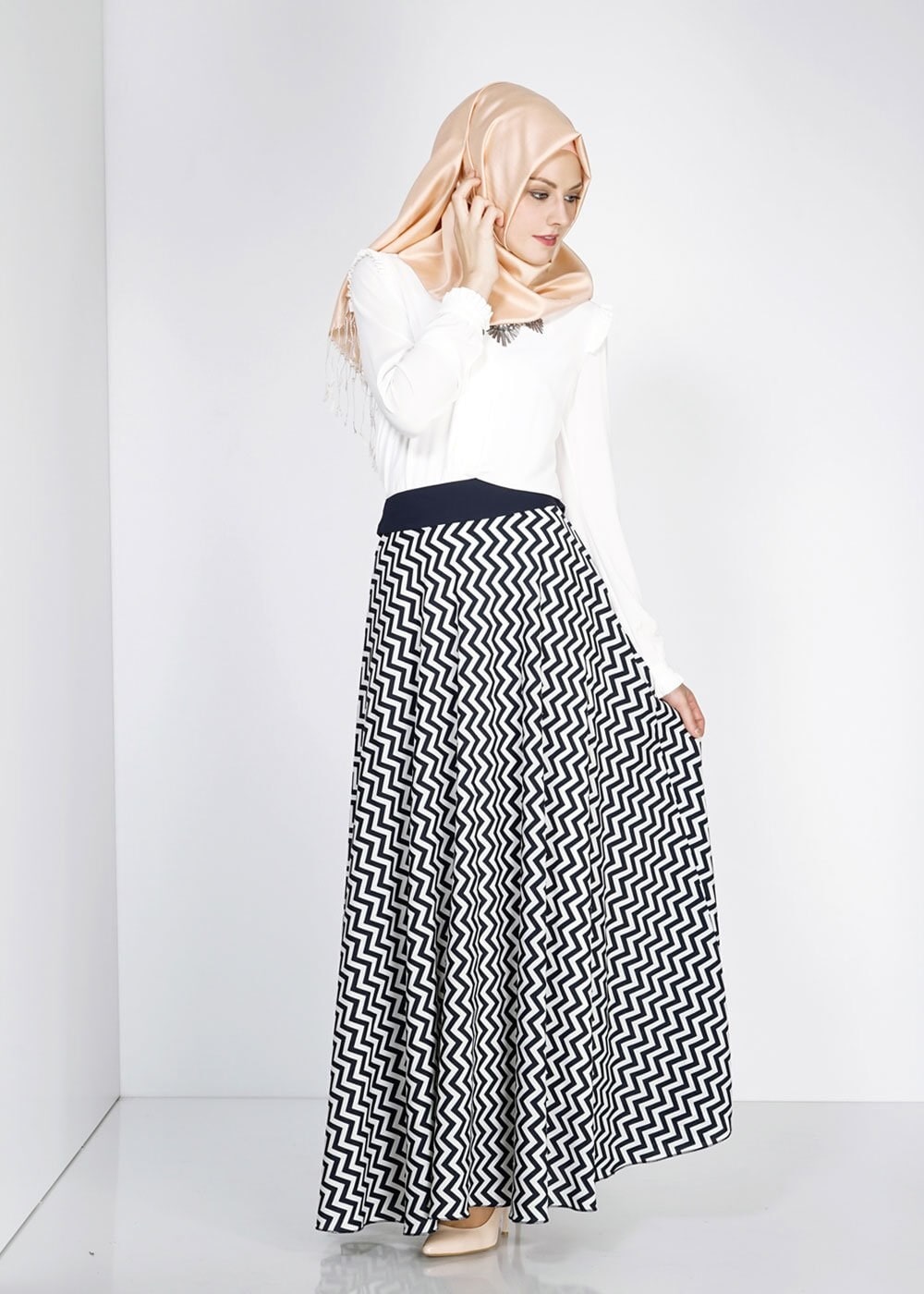 Tesettür giyim LACİVERT ZİKZAK DESENLİ KUŞAKLI KREP ETEK 6709