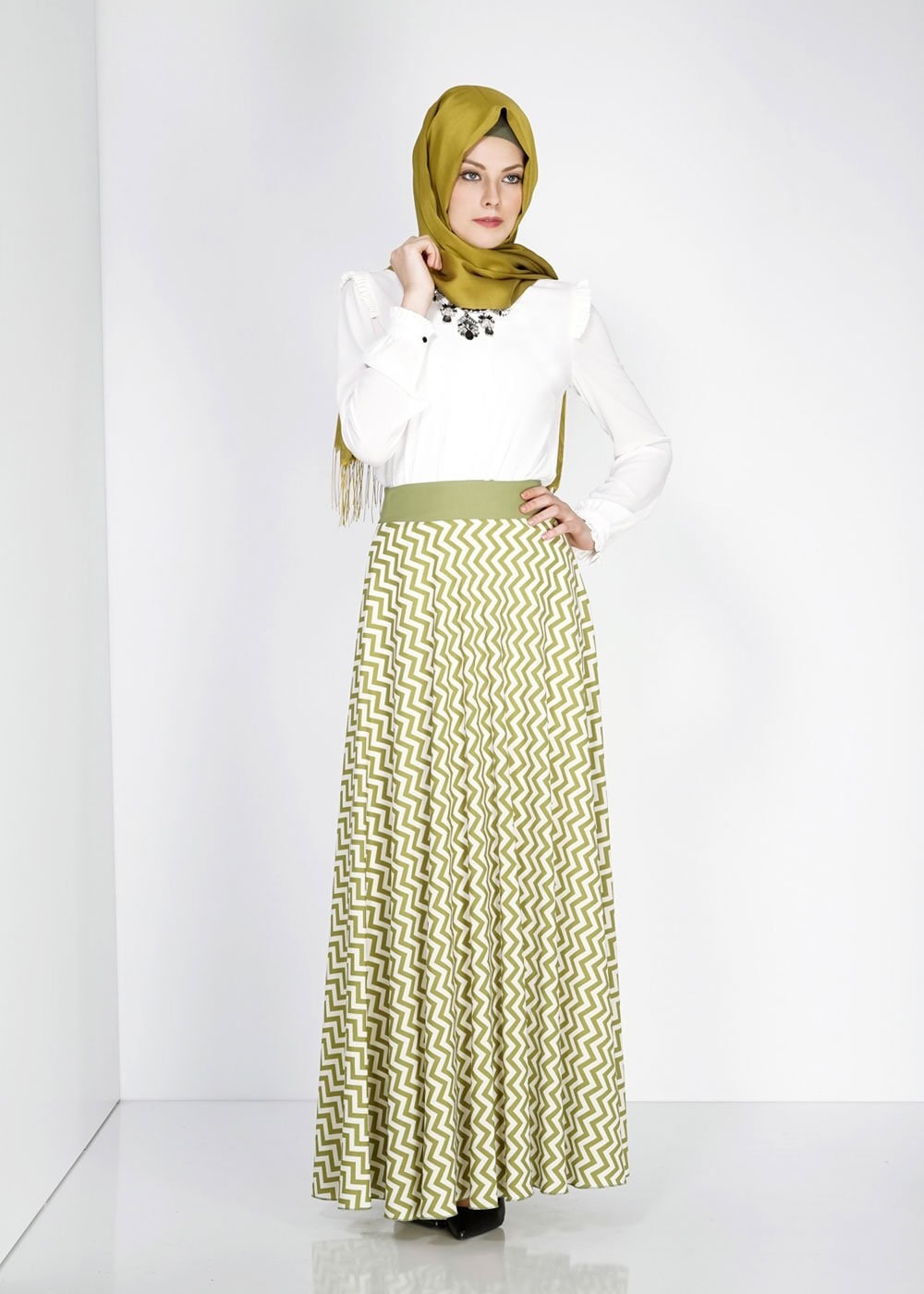 Tesettür giyim YEŞİL ZİKZAK DESENLİ KUŞAKLI KREP ETEK 6709