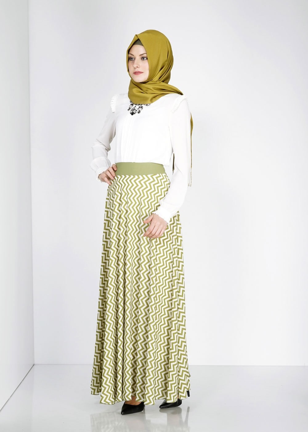 Tesettür giyim YEŞİL ZİKZAK DESENLİ KUŞAKLI KREP ETEK 6709