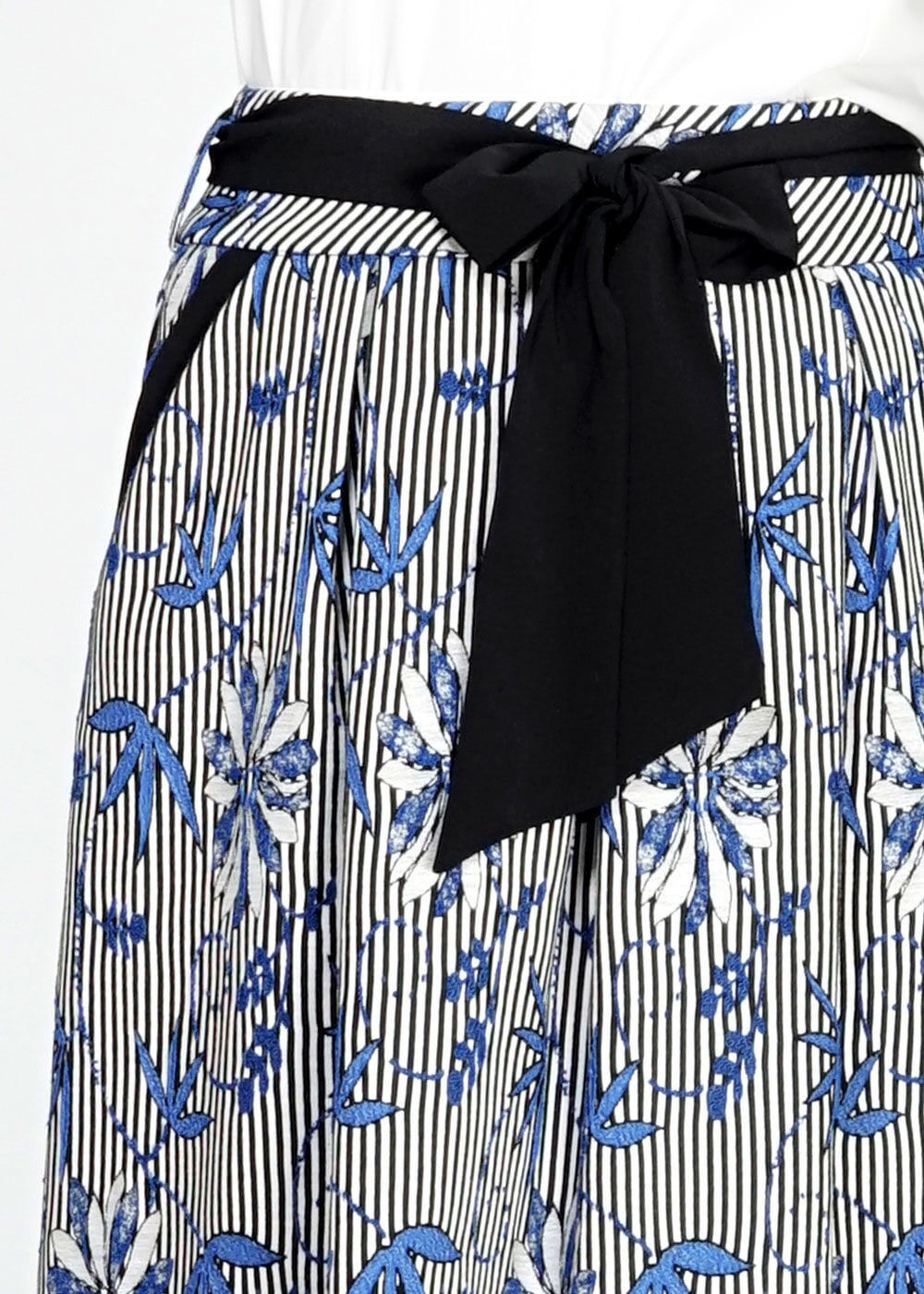 Tesettür giyim LACİVERT ÇİÇEK DESENLİ ÇİZGİLİ ETEK 6711