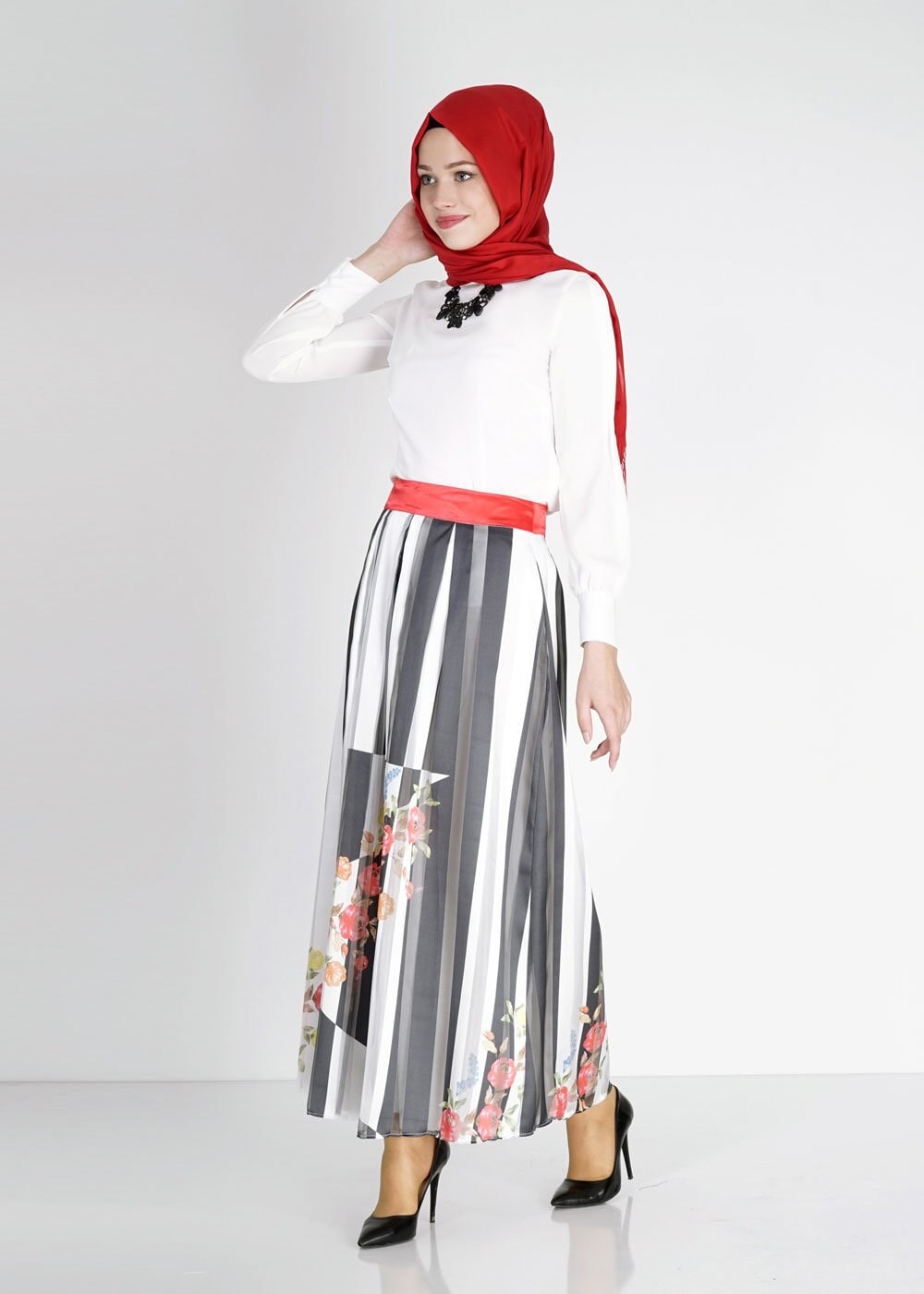 Tesettür giyim SİYAH ÇİÇEK DESENLİ ÇİZGİLİ ETEK 6736