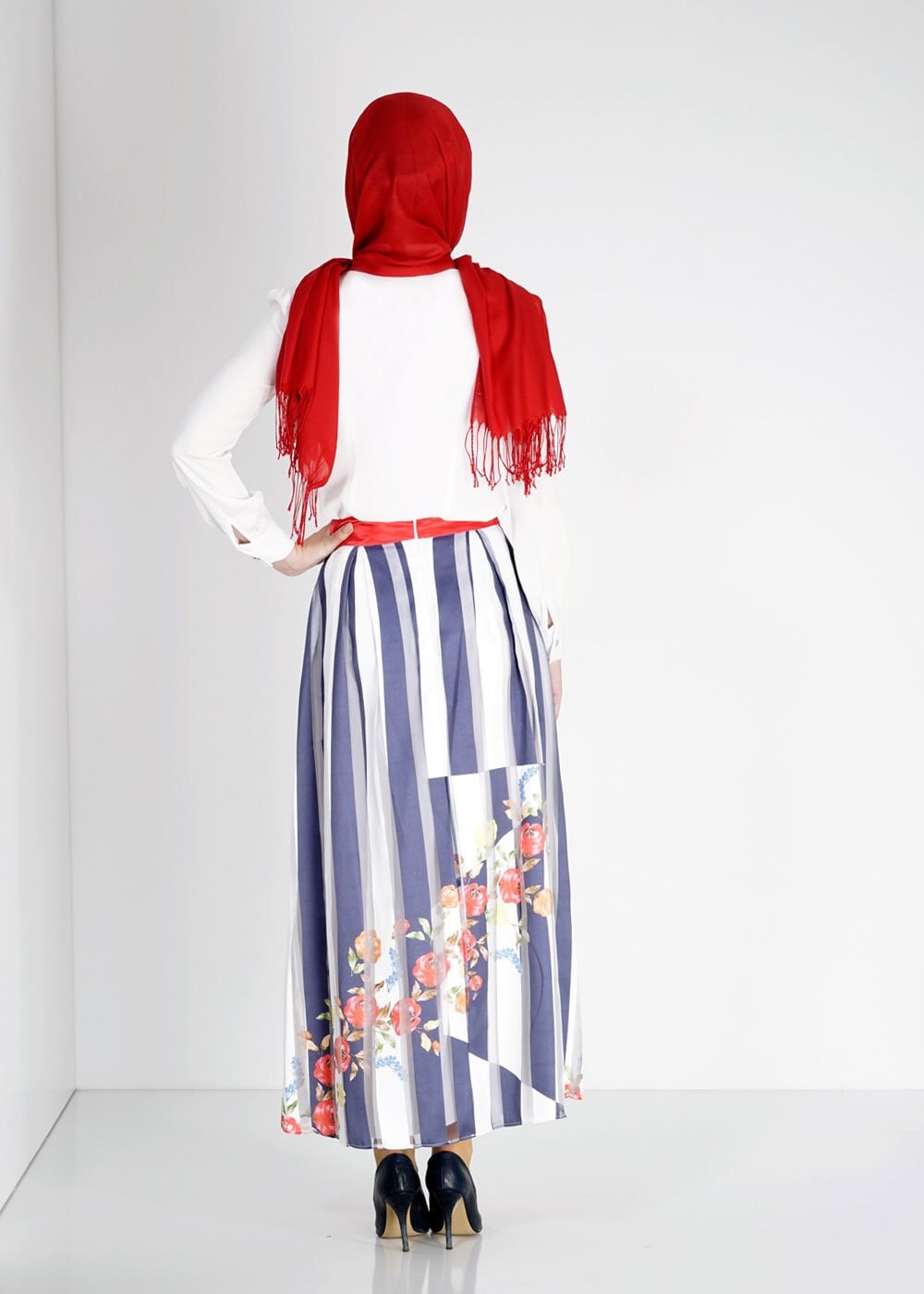 Tesettür giyim LACİVERT ÇİÇEK DESENLİ ÇİZGİLİ ETEK 6736