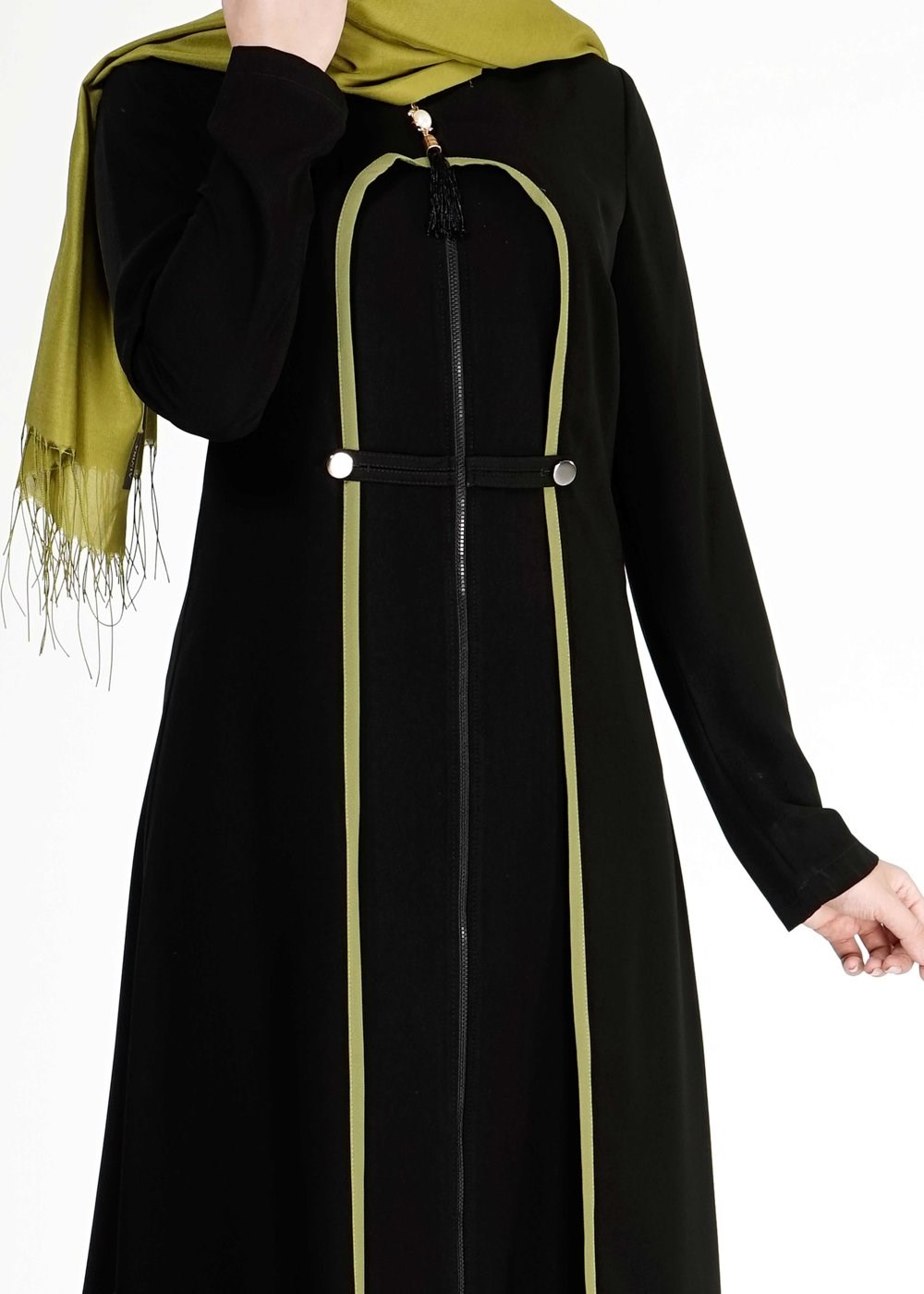 Tesettür giyim SİYAH DÜĞME DETAYLI ŞERİTLİ FERACE 8163