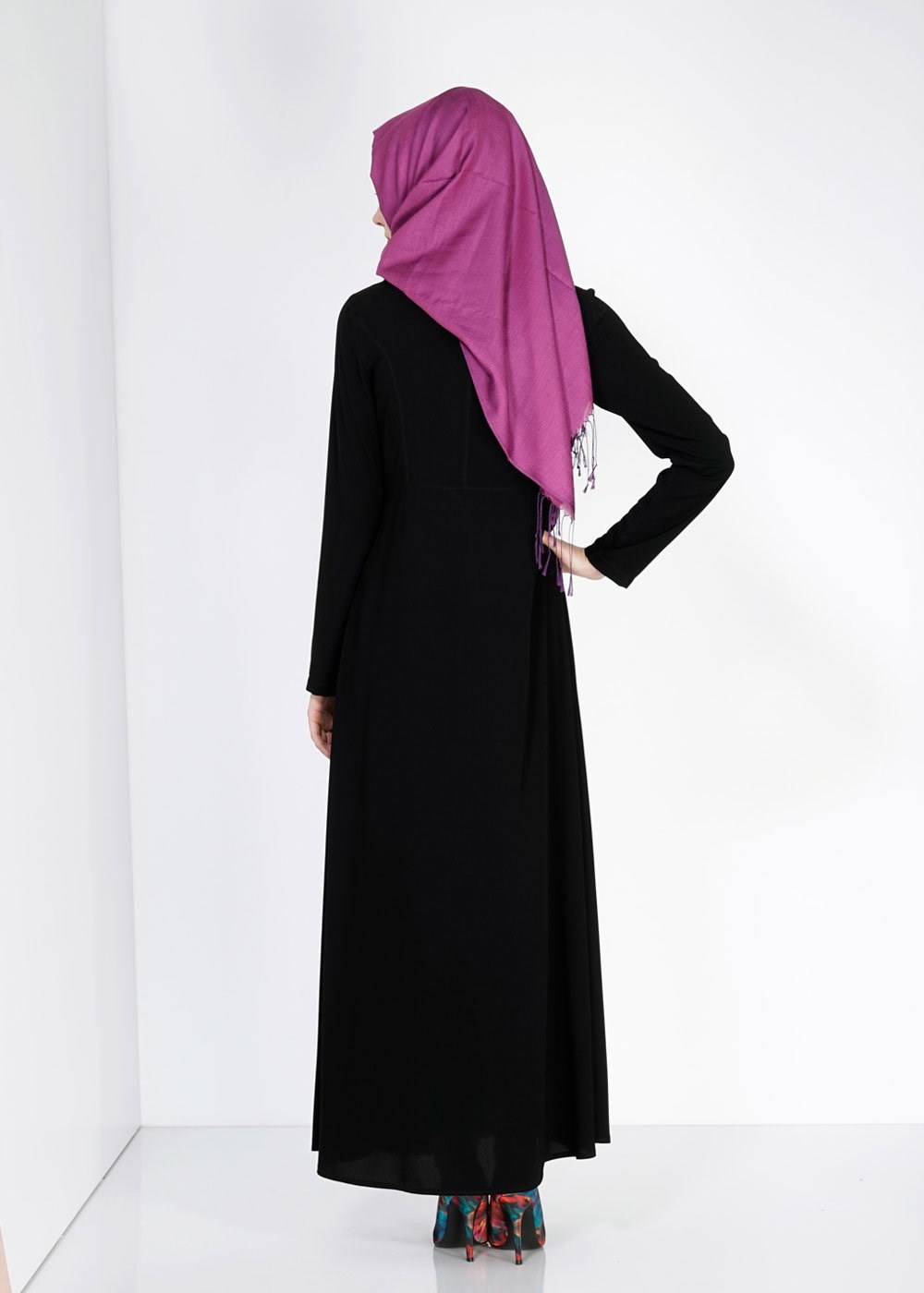 Tesettür giyim SİYAH DANTEL DETAYLI ŞERİTLİ FERACE 8165