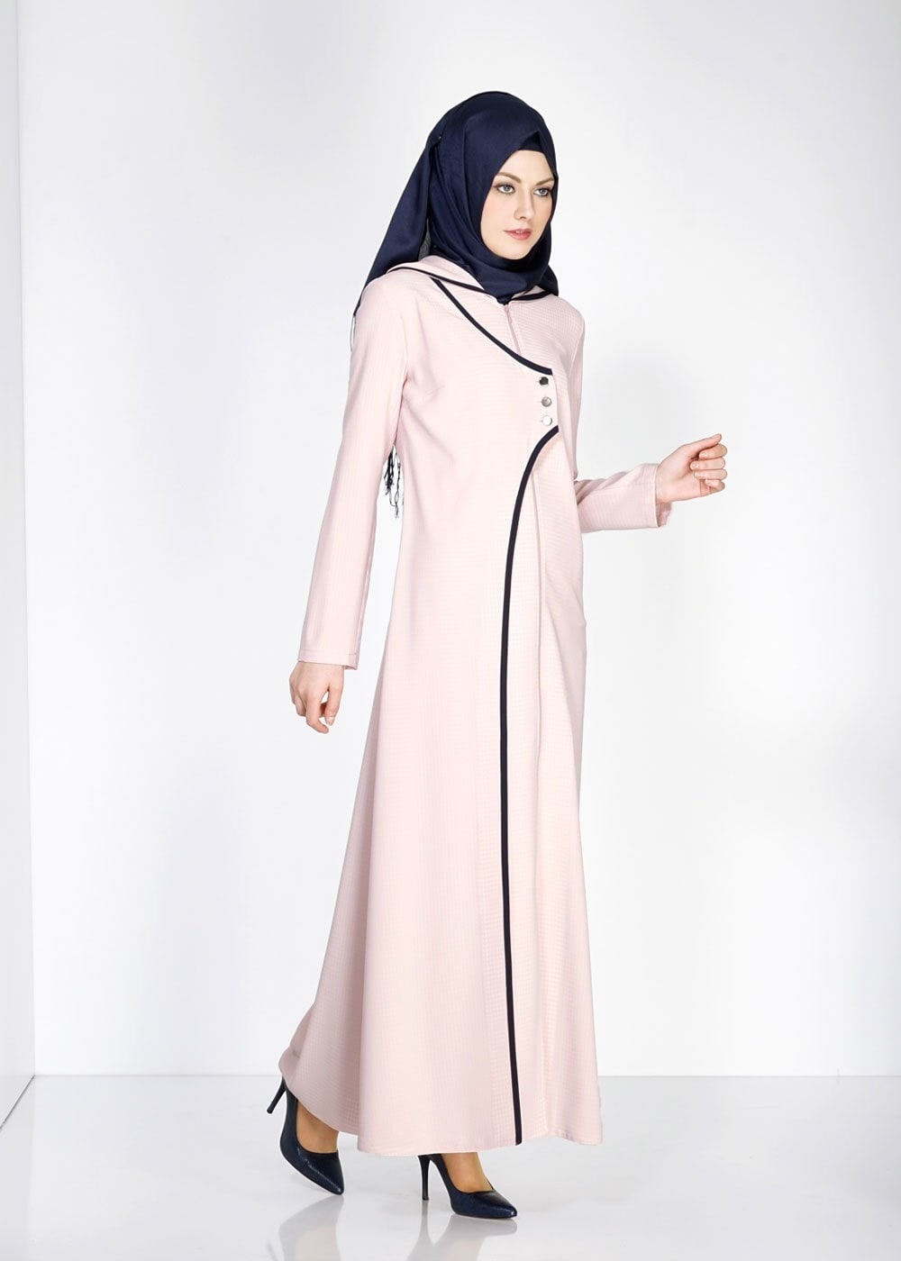 Tesettür giyim PUDRA KAPÜŞONLU DÜĞMELİ ŞERİT DETAYLI FERACE 8166